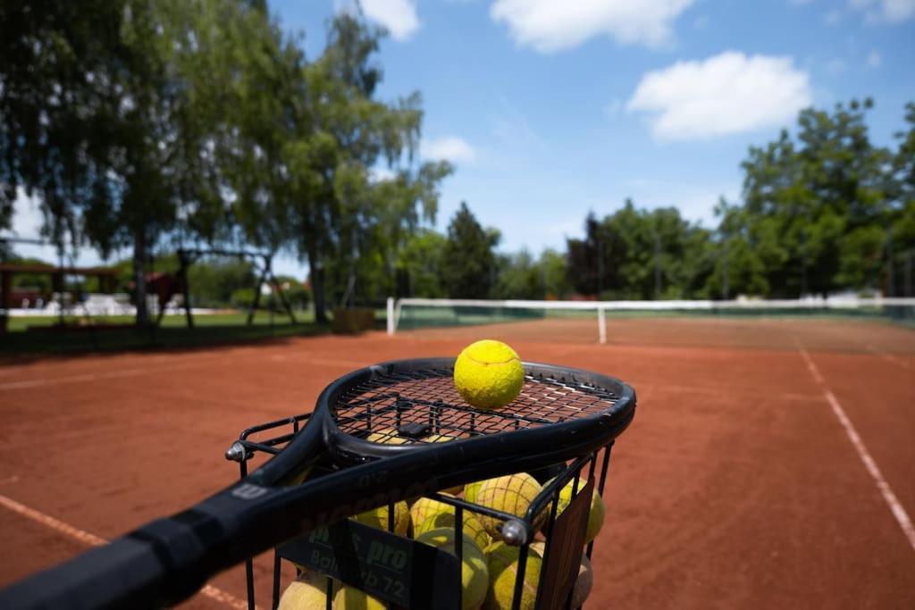 Tennis House With Balcony *