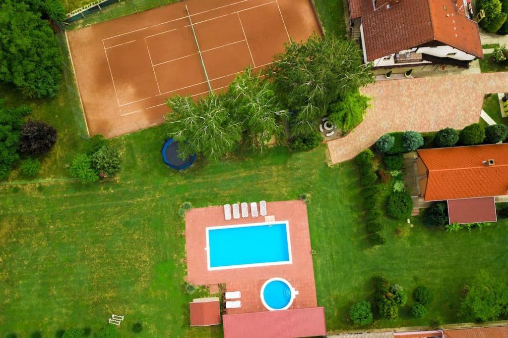Tennis House With Balcony Apartment Ordacsehi
