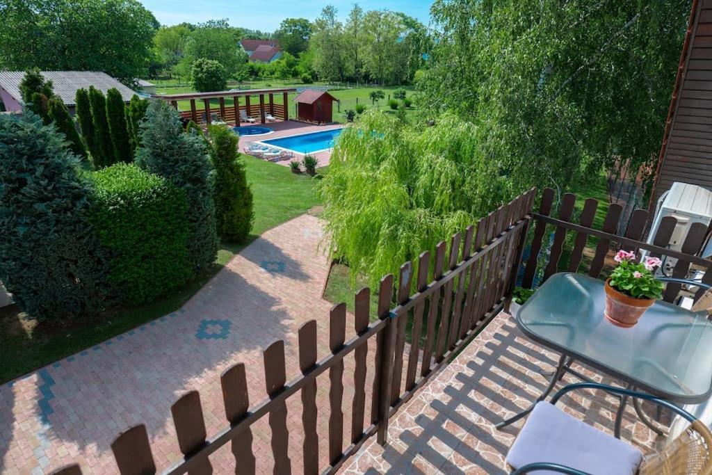 Apartman Tennis House With Balcony Ordacsehi